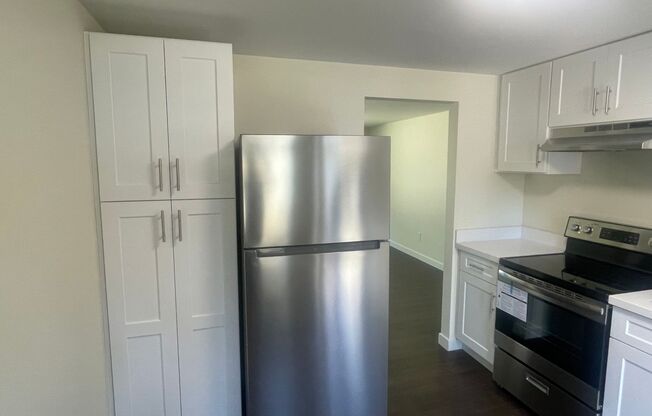 2 beds, 1 bath, 825 sqft, $1,550, Unit 7