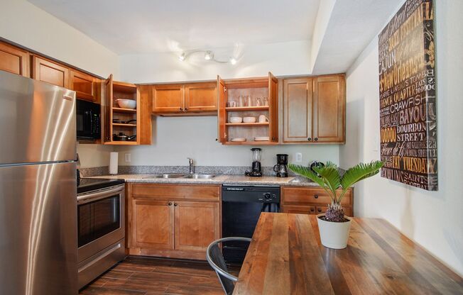 2 beds, 1 bath, $1,225, Unit 202