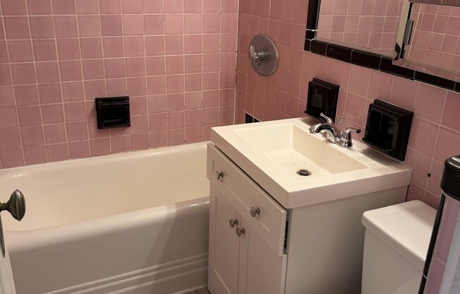 Studio, 1 bath, 305 sqft, $2,100, Unit 604