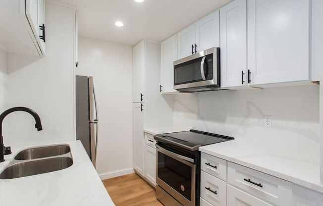 1 bed, 1 bath, 690 sqft, $2,995, Unit 116