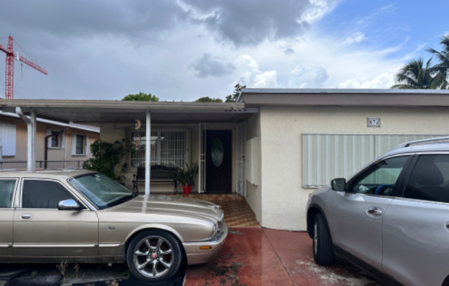 874 E 27 ST