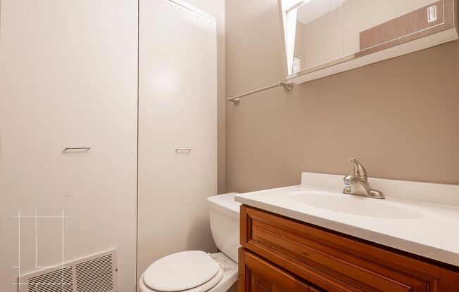 2 beds, 1.5 baths, $1,425, Unit 393 E Buttles Ave Apt. H