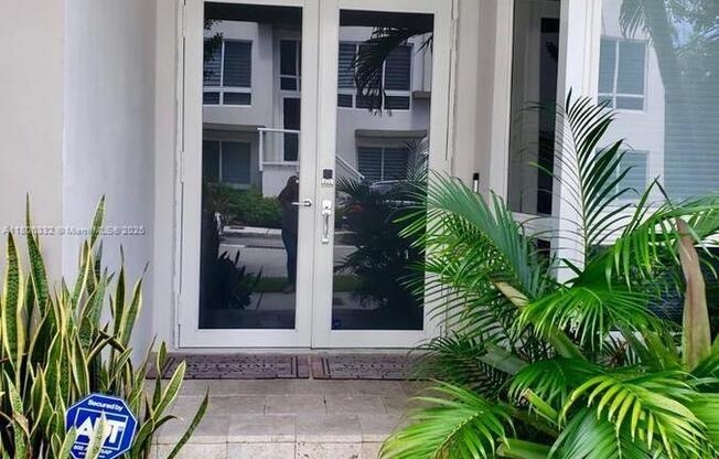6660 NW 105 CT