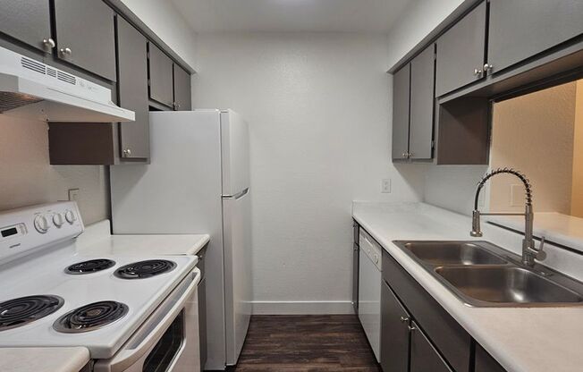 1 bed, 1 bath, 580 sqft, $995, Unit 123