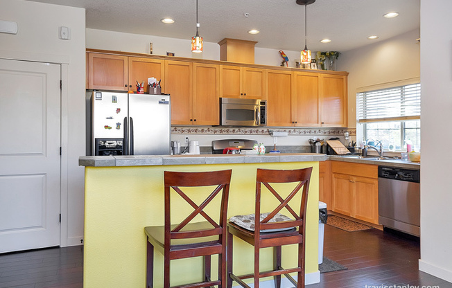 Spectacular 3BD Condo | Near Intel | Walk to MAX Station | Free High-Speed Internet | Water/Sewer/Garbage Included!