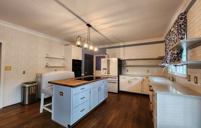 Stunning 4-Bed, 3-Bath Home in Prestigious Walker's Ridge