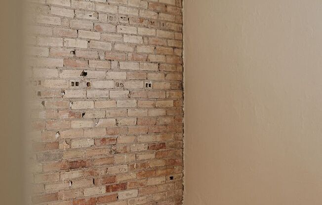 2 beds, 1 bath, 901 sqft, $1,225, Unit 307-42