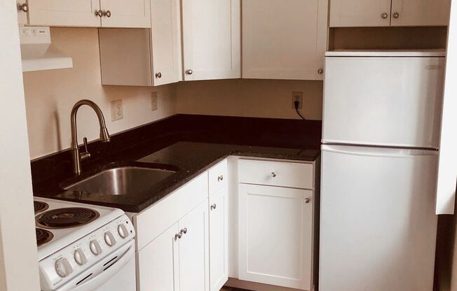 Studio, 1 bath, 365 sqft, $945, Unit 3957109