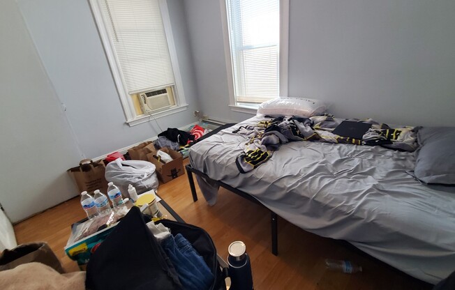 3 beds, 1 bath, 1,200 sqft, $3,500, Unit 10