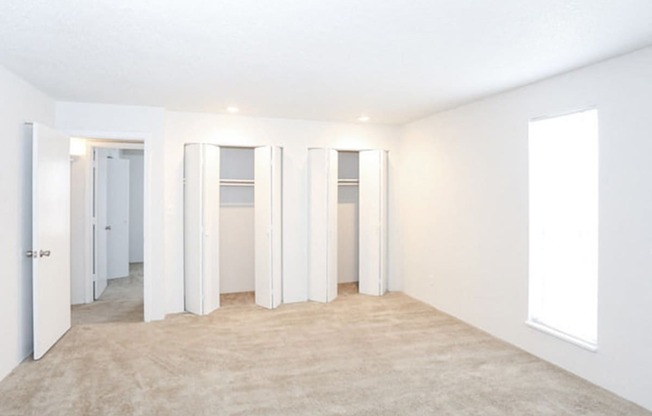 Master Bedroom Closets at Canyon Creek Apartments, Missouri