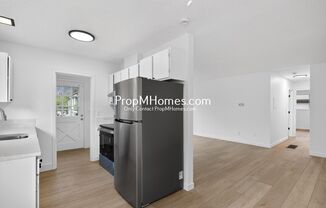 Updated Second-Story Two Bedroom Home In Beaverton!