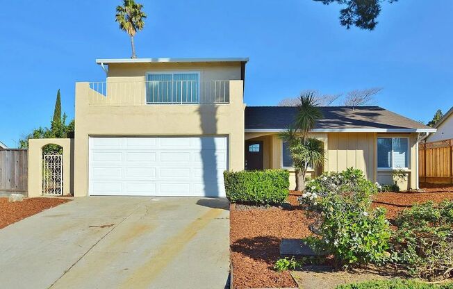 $4,200 / 4 BR - SPACIOUS HOME IN WARM SPRINGS WITH SCENIC HILL VIEWS