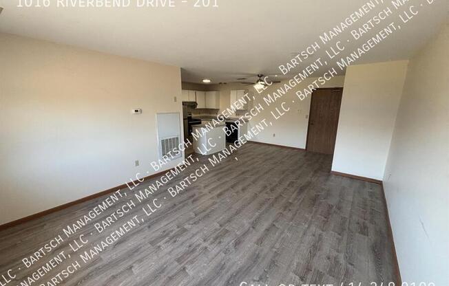 1016 RIVERBEND DR