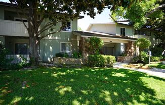 Nicely Updated Condo in Central Mountain View Location!