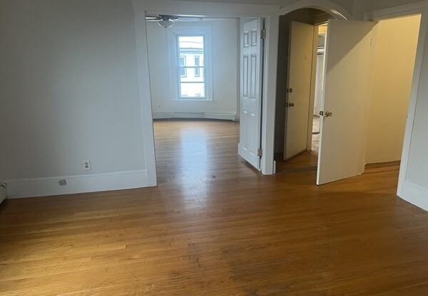 1 bed, 1 bath, 700 sqft, $2,100, Unit 3