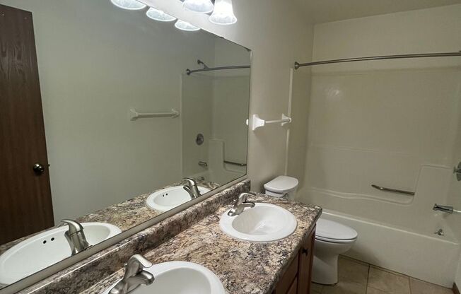2 beds, 1 bath, 950 sqft, $1,650, Unit 7765RA