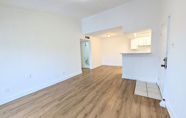 Bright 1BR/1BA Condo – Convenient Kendall Location