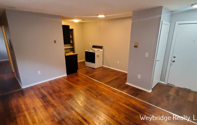 1 bed, 1 bath, 635 sqft, $750, Unit #13