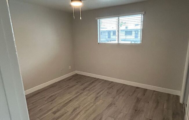 2 beds, 1 bath, 810 sqft, $1,195, Unit 17