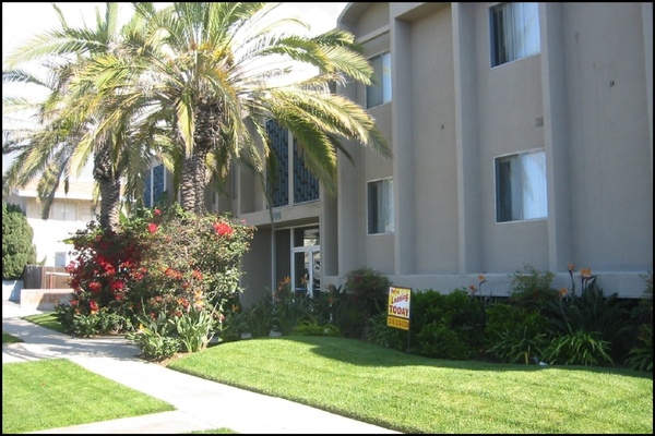 800 MEYER LN