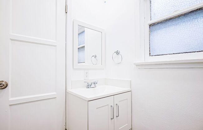 Studio, 1 bath, 550 sqft, $2,000, Unit 2067 Ivar Ave