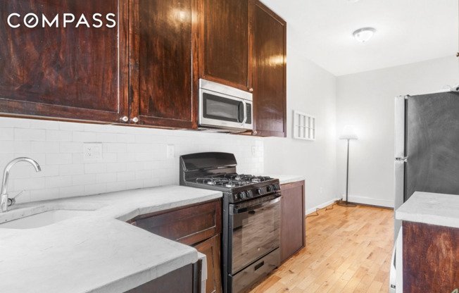 22 18 41 ST