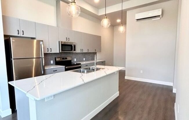 1 bed, 1 bath, 656 sqft, $1,995, Unit 426 Simmons #201