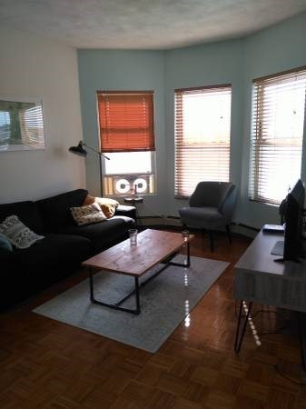 1 bed, 1 bath, 500 sqft, $2,700, Unit 8(4B)