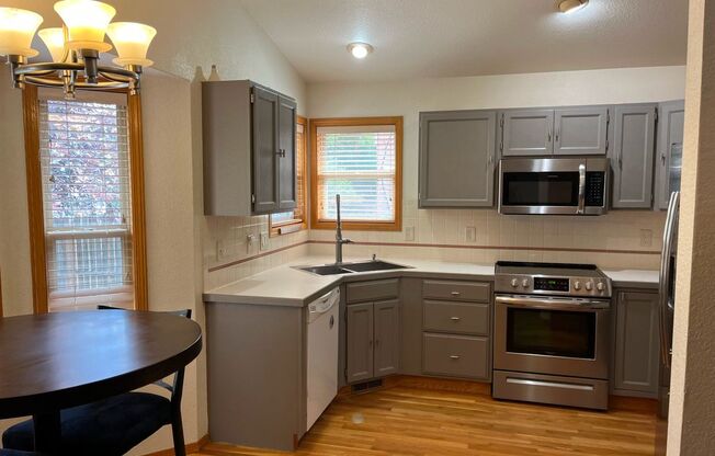 BEAUTIFUL 4 BED/3 BATH CHARMING HOME IN LONGMONT!  AVAILABLE NOW!