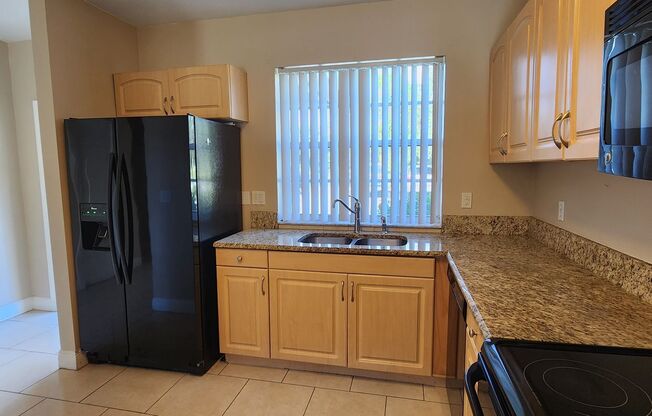 3 Bedroom 2 Bath Lakefront Townhouse