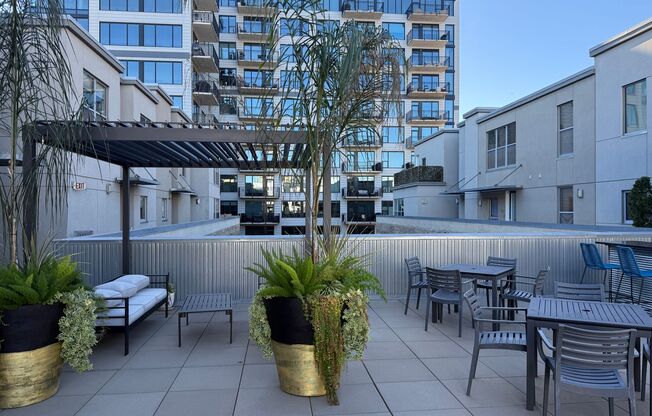 3 beds, 2 baths, $3,099, Unit #707