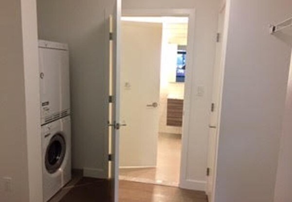 1 bed, 1 bath, 620 sqft, $3,300, Unit 716