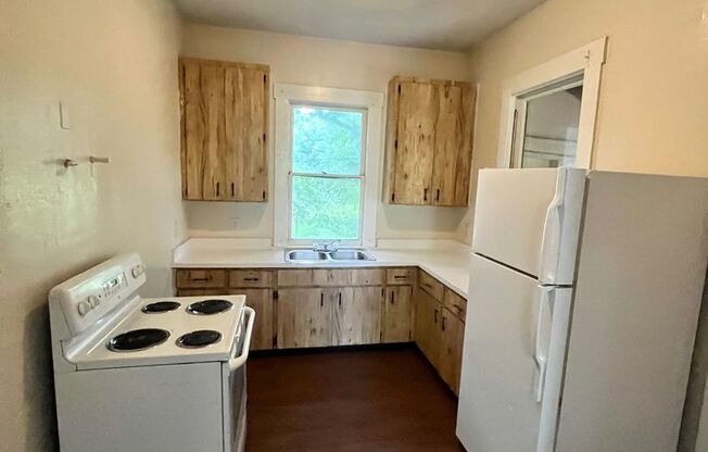 3 beds, 1 bath, $1,595