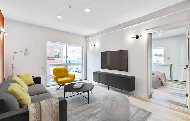 528 W OXFORD ST