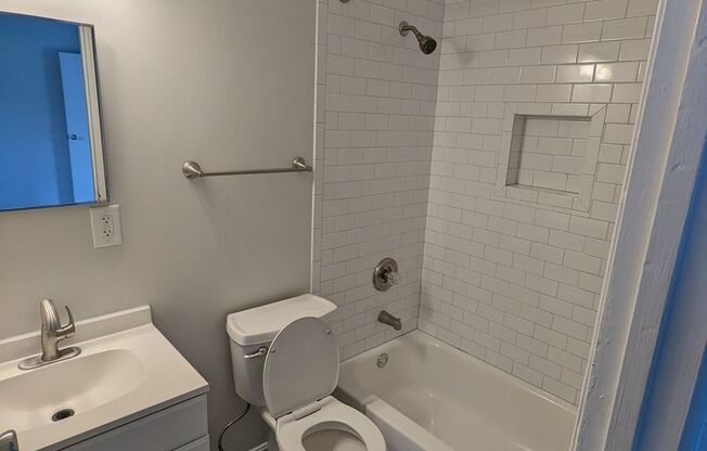 Quiet Pleasant Ridge Apartment