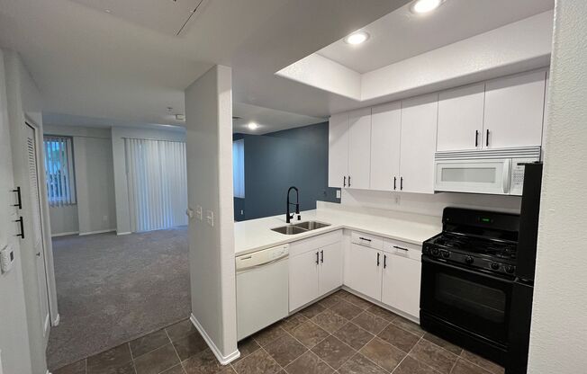 Studio, 1 bath, 700 sqft, $2,448, Unit 105