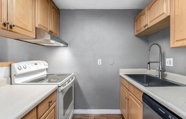 1 bed, 1 bath, $1,500, Unit # 42