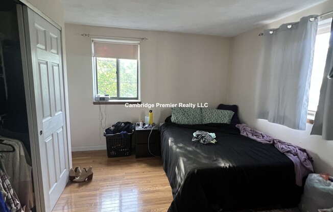 25 LINDEN AVE