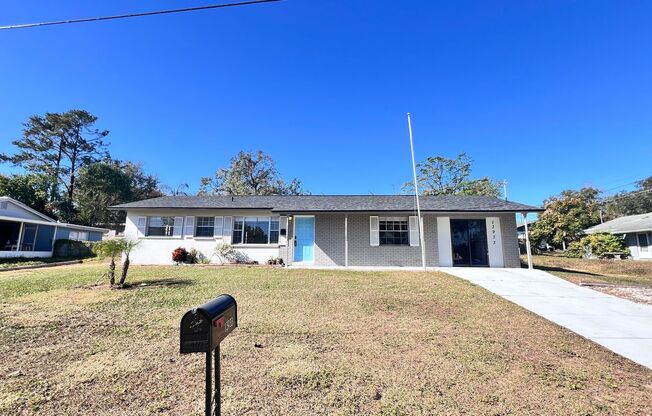 A Slice of Paradise: Modern 3BD/2BA Poolside Charm in Dade City! WASHER & DRYER INCLUDED! Ready to Move In Dec. 23rd!