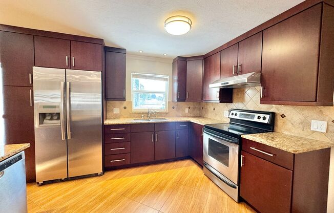 ** CENTRAL NAPLES ** 3 BED + DEN / 2 BATH ** PETS OK ** GREAT LOCATION ** ANNUAL **