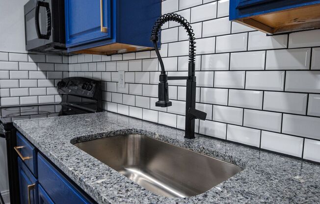 1 bed, 1 bath, 712 sqft, $1,095