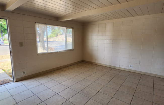 3 E SAN JOAQUIN ST