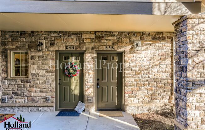 ** SPECIAL DISCOUNT on the first month's rent! ** Spacious 2 Bed, 2.5 Bath Condo with Brand New Carpet – Prime Hillsboro Location
