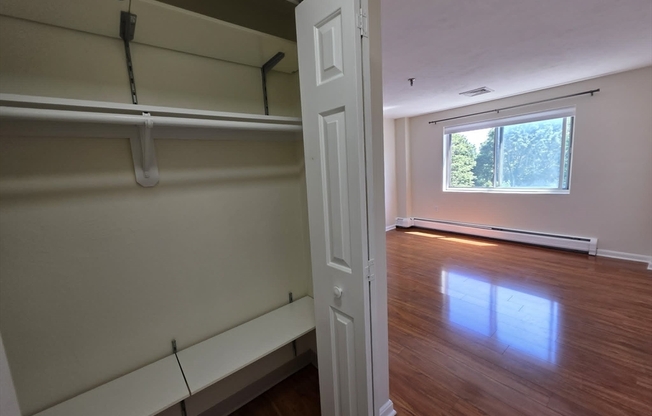 2 beds, 2 baths, 861 sqft, $2,450, Unit 407