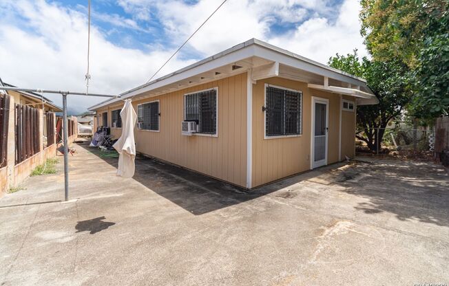 Studio in Salt Lake $1450 Electric Water and Sewer Included - 932 Alakapua St
