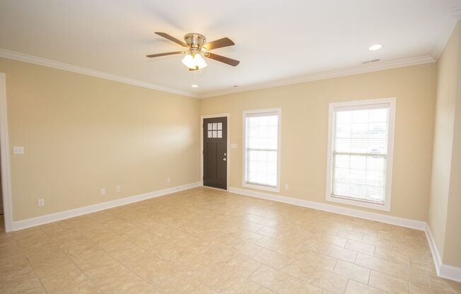 Home in Athens City! *HANDICAP ACCESSIBLE*