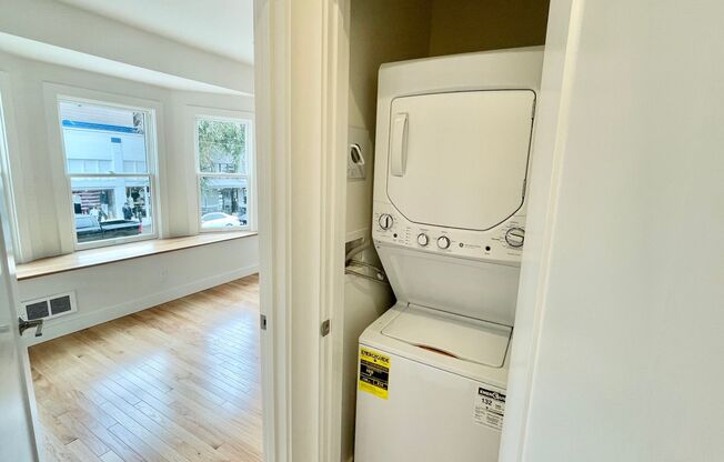 Newly Remodeled Stunning 1BD/1BA Marina Apartment! In Unit Laundry! Location! PROGRESSIVE