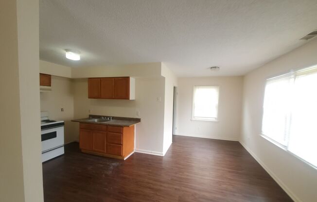 3 beds, 1.5 baths, 1,000 sqft, $1,195, Unit #B