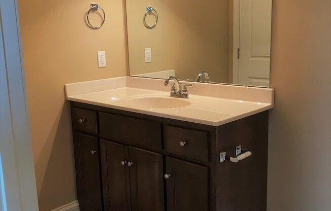 1 bed, 1 bath, 765 sqft, $825, Unit 090