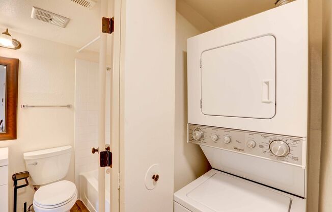 1 bed, 2 baths, 890 sqft, $1,800, Unit 302